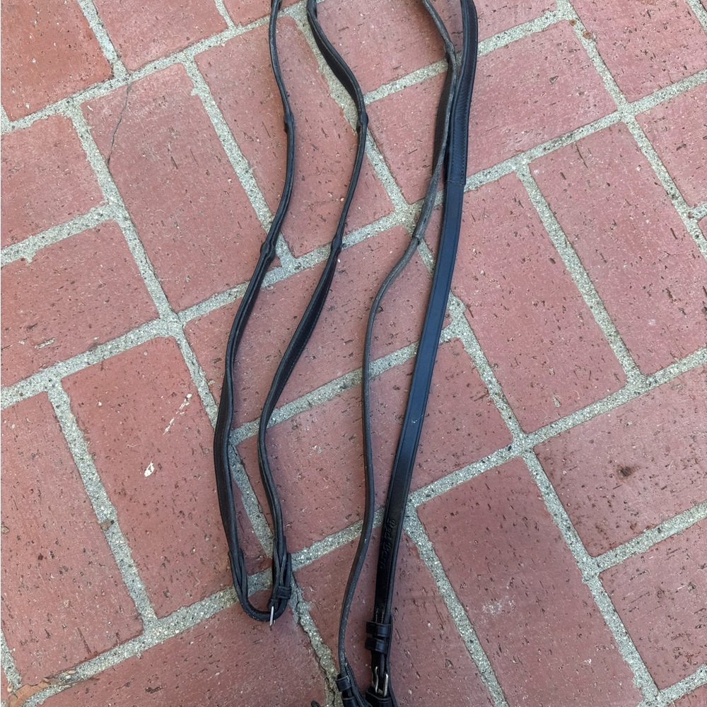 Red Barn black webbed leather reins